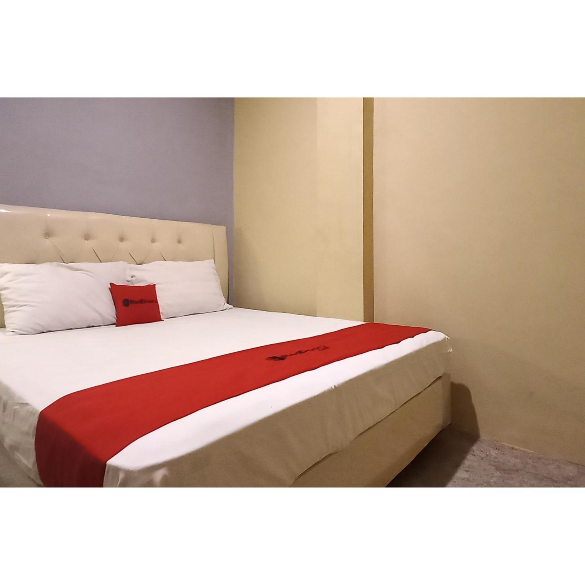 Reddoorz At Deluxe Hotel Near Terminal Purabaya Bungurasih 诗都阿佐 外观 照片