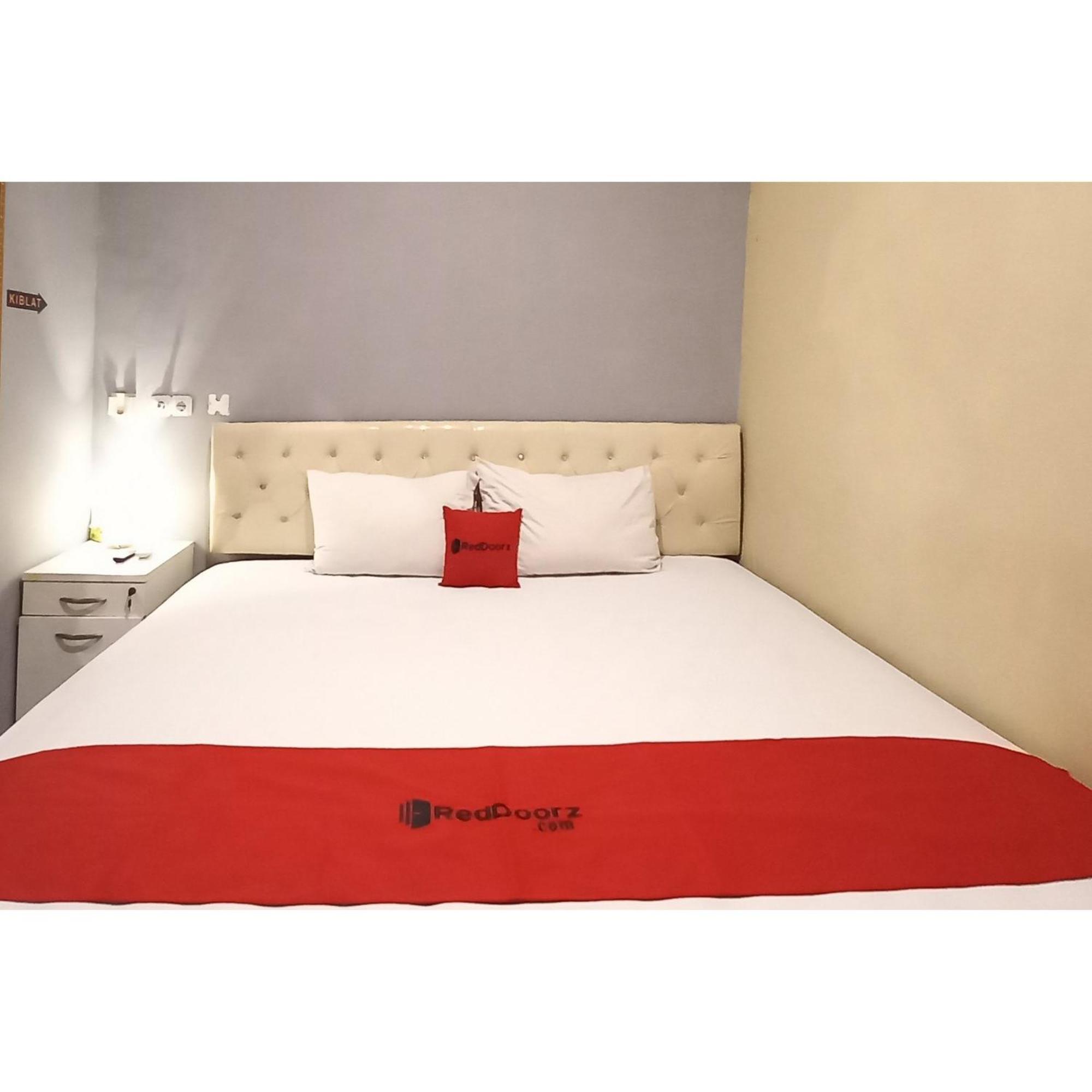 Reddoorz At Deluxe Hotel Near Terminal Purabaya Bungurasih 诗都阿佐 外观 照片