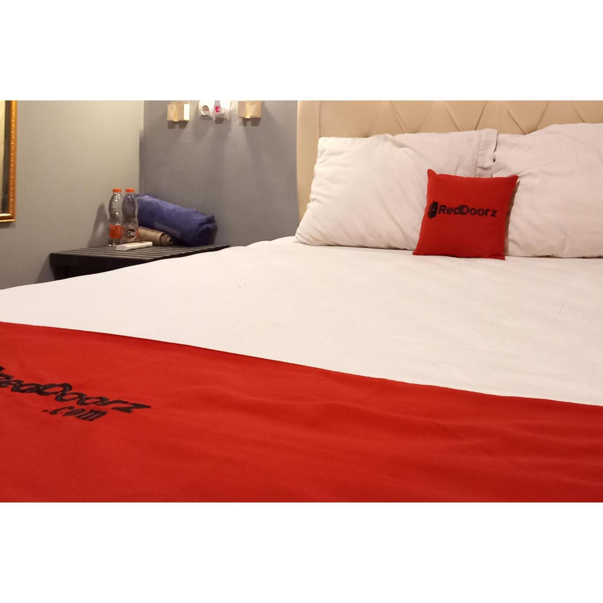 Reddoorz At Deluxe Hotel Near Terminal Purabaya Bungurasih 诗都阿佐 外观 照片